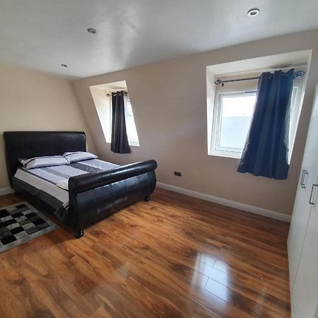 London Modern 4 Bedroom Apartment Bagian luar foto