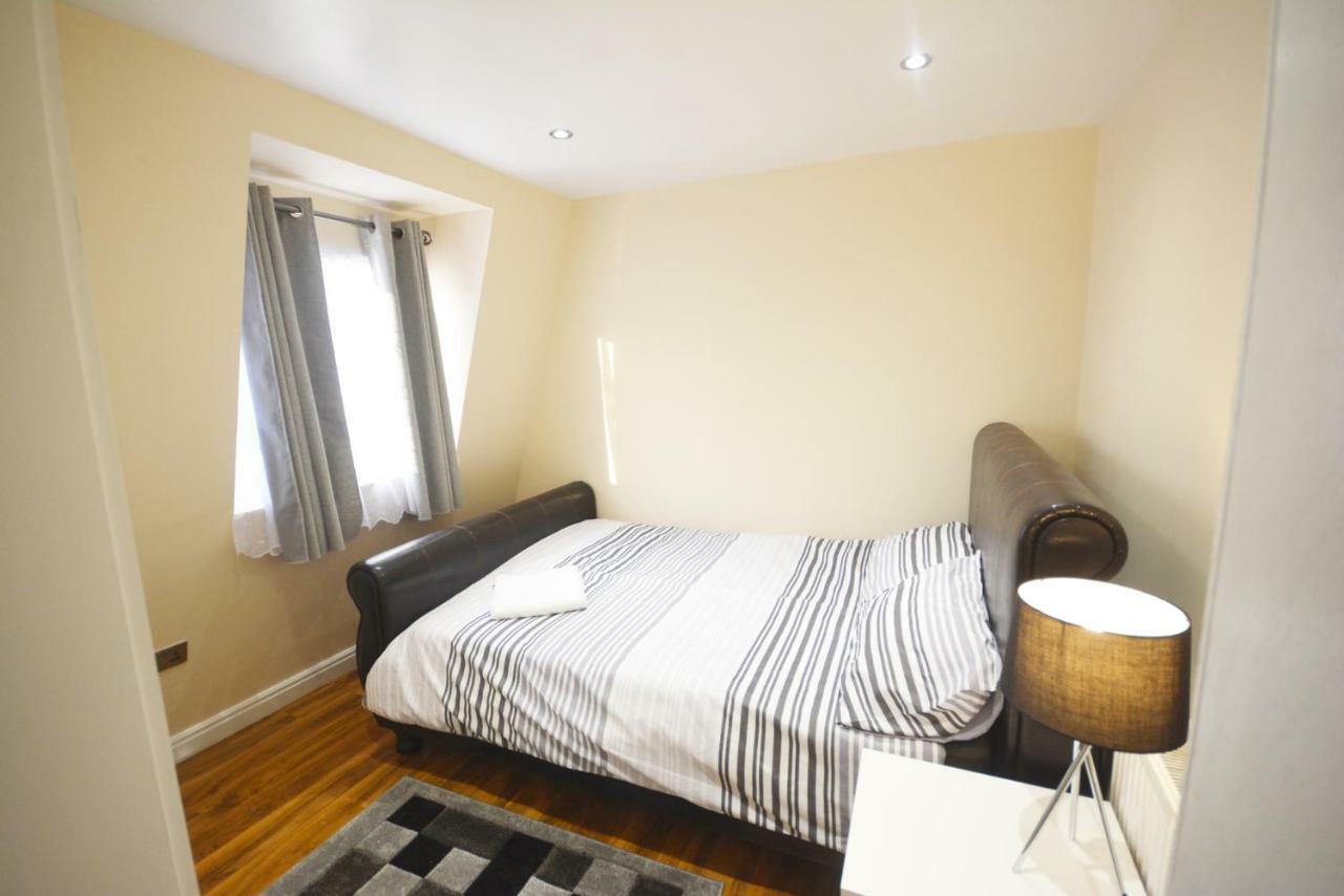 London Modern 4 Bedroom Apartment Bagian luar foto