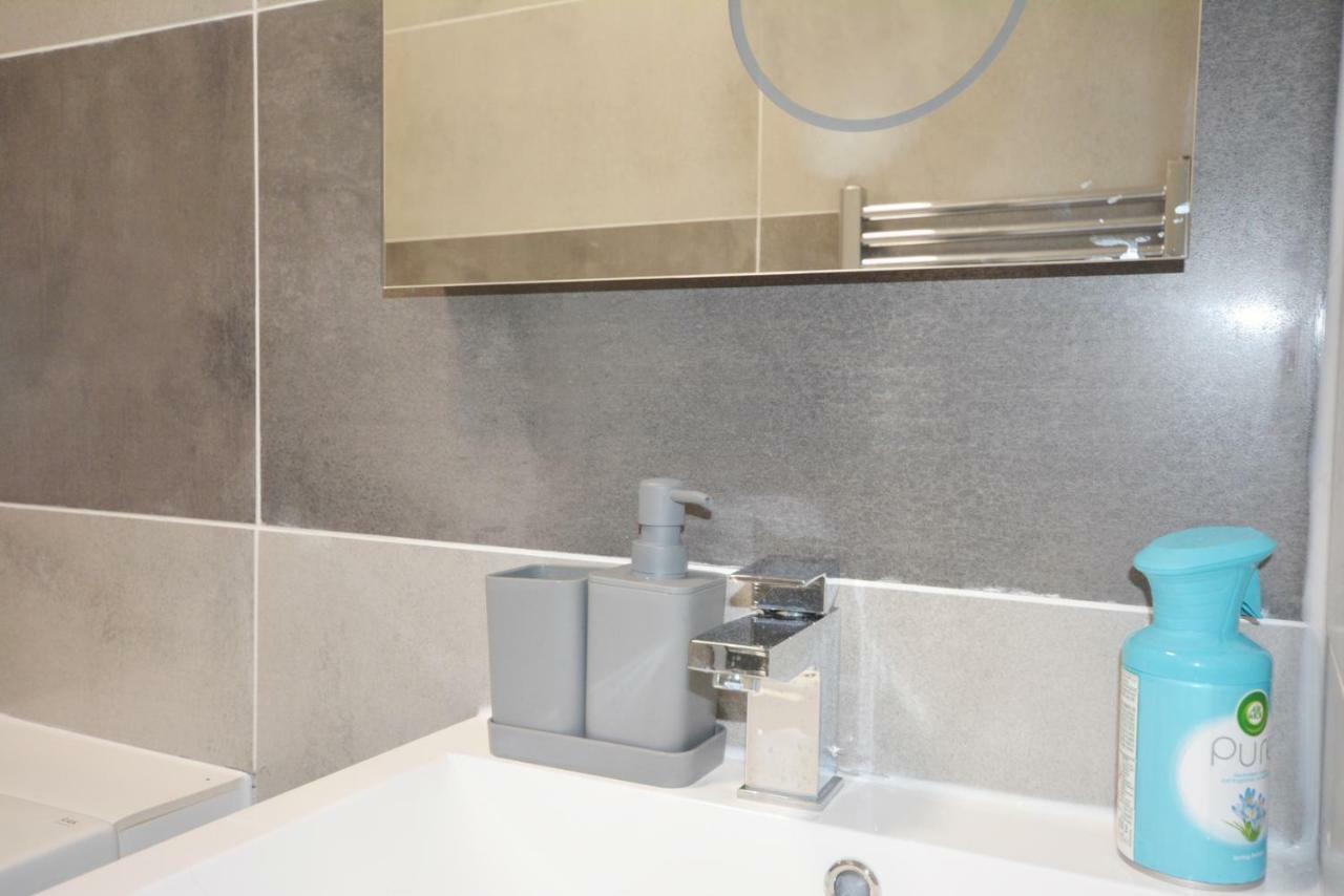 London Modern 4 Bedroom Apartment Bagian luar foto