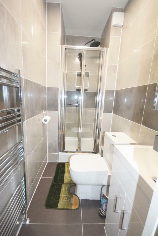London Modern 4 Bedroom Apartment Bagian luar foto