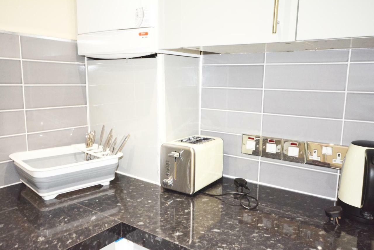 London Modern 4 Bedroom Apartment Bagian luar foto