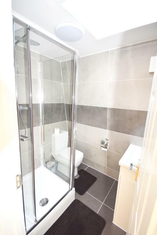 London Modern 4 Bedroom Apartment Bagian luar foto