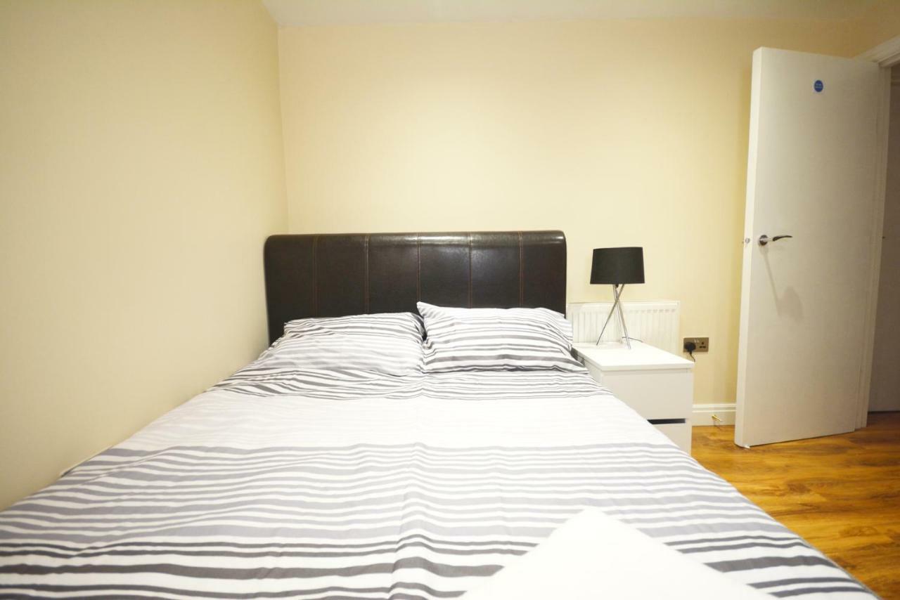 London Modern 4 Bedroom Apartment Bagian luar foto