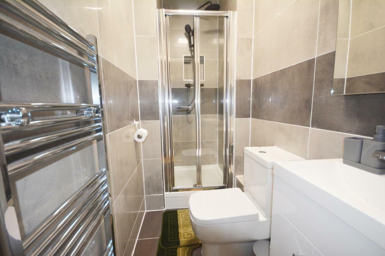 London Modern 4 Bedroom Apartment Bagian luar foto