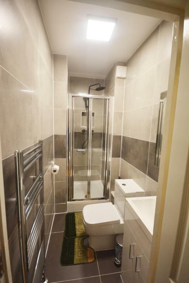 London Modern 4 Bedroom Apartment Bagian luar foto