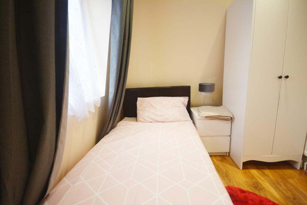 London Modern 4 Bedroom Apartment Bagian luar foto